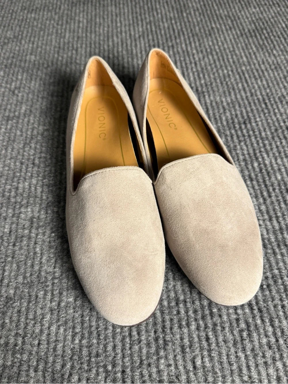 Vionic Willia II Taupe Gray Suede Slip-On Loafer with Tan Insole Size 7.5